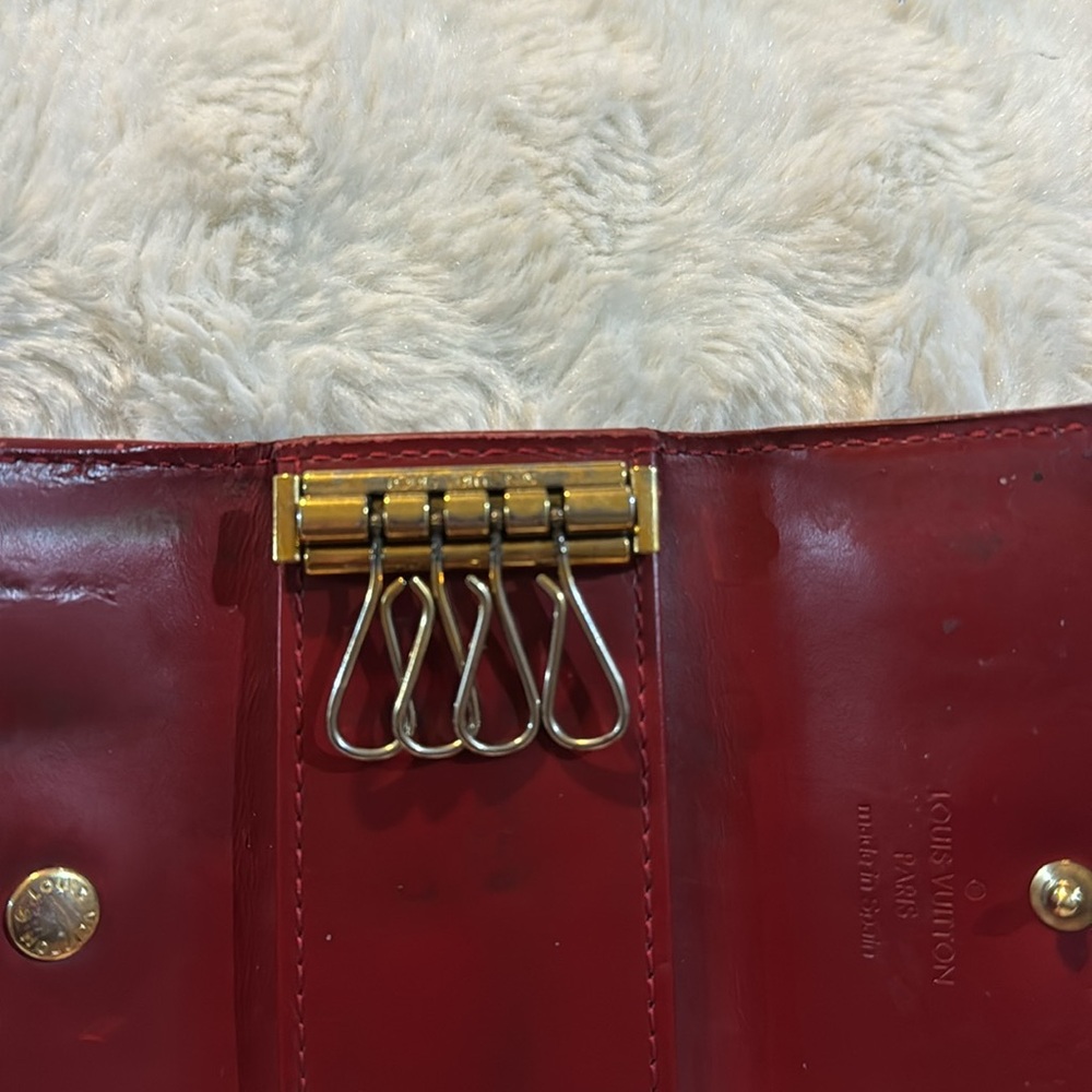 Louis Vuitton 4 Ring Key Holder Case In The Maroon Family - Picture 3 of 16